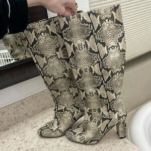 WOMENS CLOSET CLEAR OUT: COLE HAAN SNAKE SKIN BOOT SZ 9